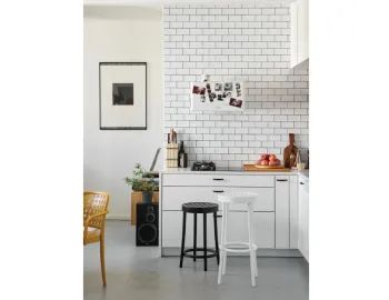 822 Barstool 80cm Insitu