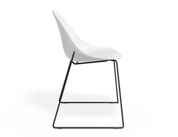 Pebble Chair Whiteseat Sledblack