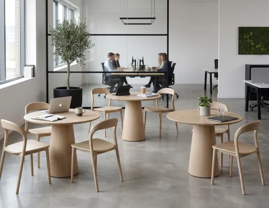 Circa Round Table 85 Mia Chair Natural