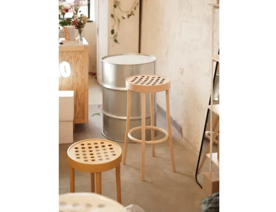 822 Barstool 80cm Insitu