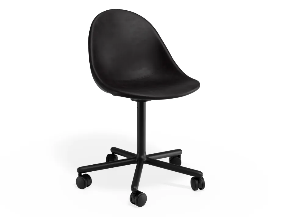 Pebble Chair Blackpuseat Swivelcastors
