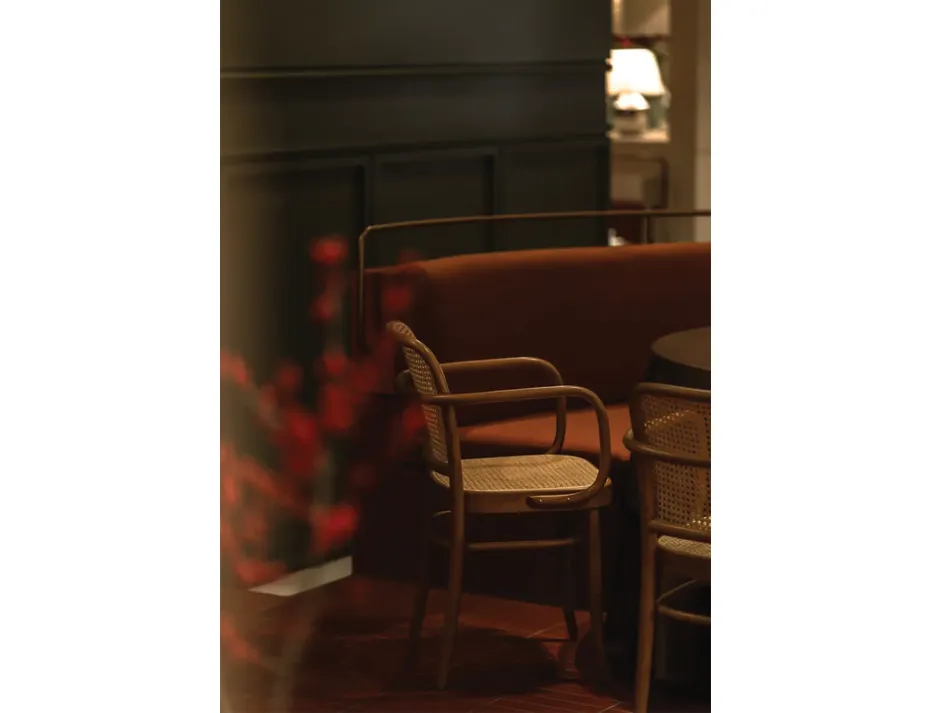 811 Armchair Insitu
