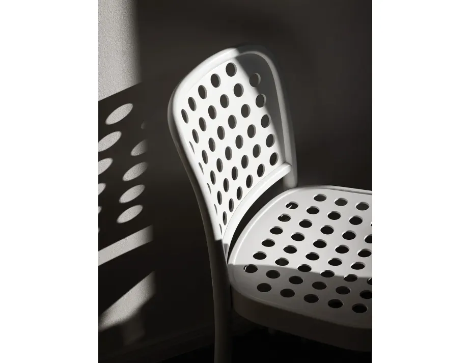 822 Dining Chair Insitu