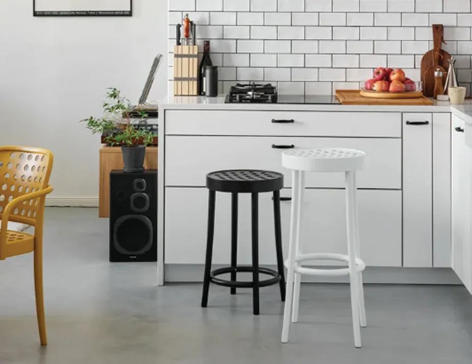 822 Barstool 80cm Insitu