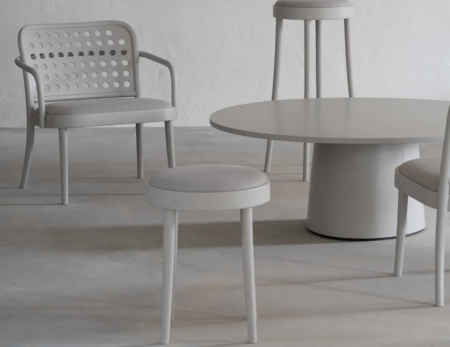 822 Low Stool Pigment Padded Insitu