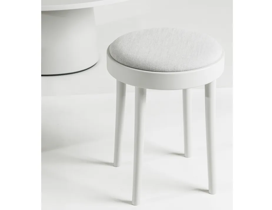 822 Low Stool Pigment Padded Insitu