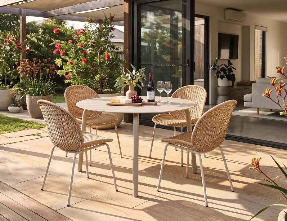 Outdoor Chair With Round Dining Table