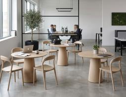 Circa Round Table 85 Mia Chair Natural