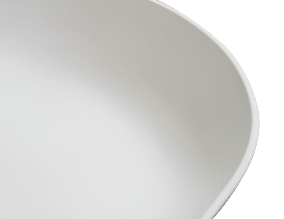 Kobe Metal Legs White Close Up 01