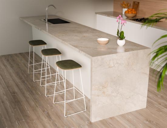 Elva Stool - Natural Seat - Green Pad - White Frame