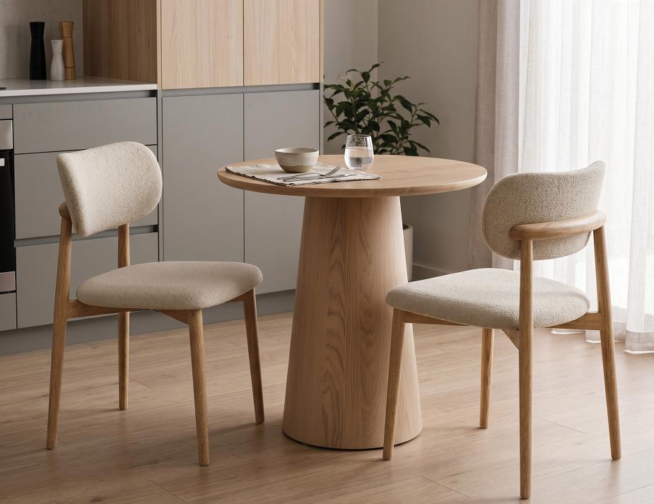 Small Table Oskar Chairs New