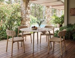 Round Roku Table Maya Chairs