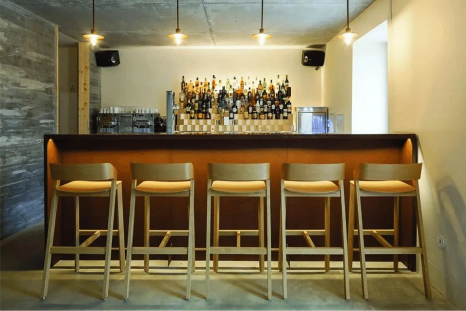 hotel bar